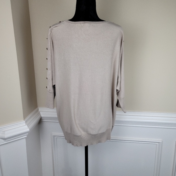 Chelsea and Theodore‎ Woman pullover sweater - Picture 6 of 8